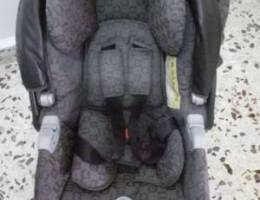 Car seat mamas and papas without base very...