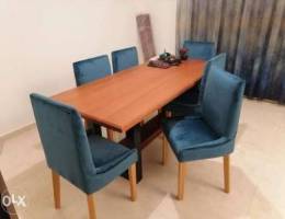 Dining table & 6 chairs