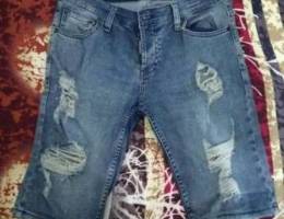 Jeans(100,000 L.L.)