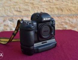 Nikon F100 + MB-15 Grip